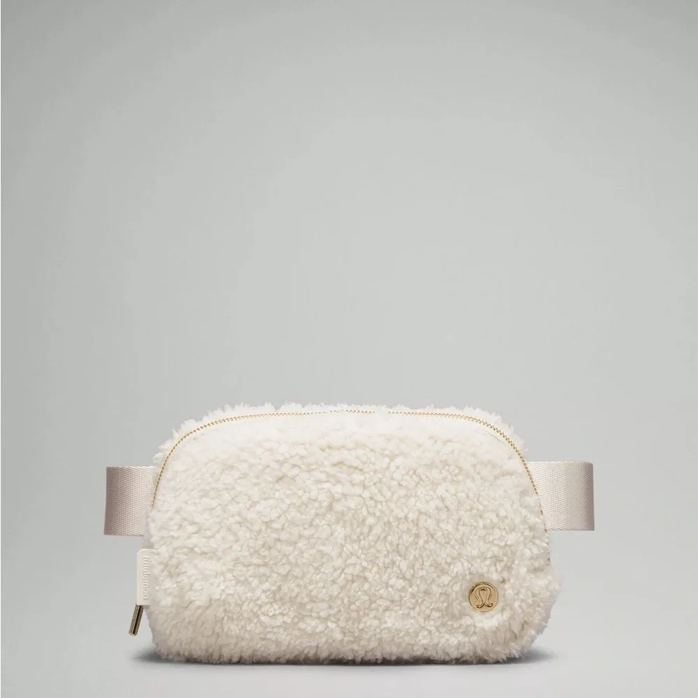 Everywhere Belt Bag Fleece White Opal Gold - Picture 1 of 3